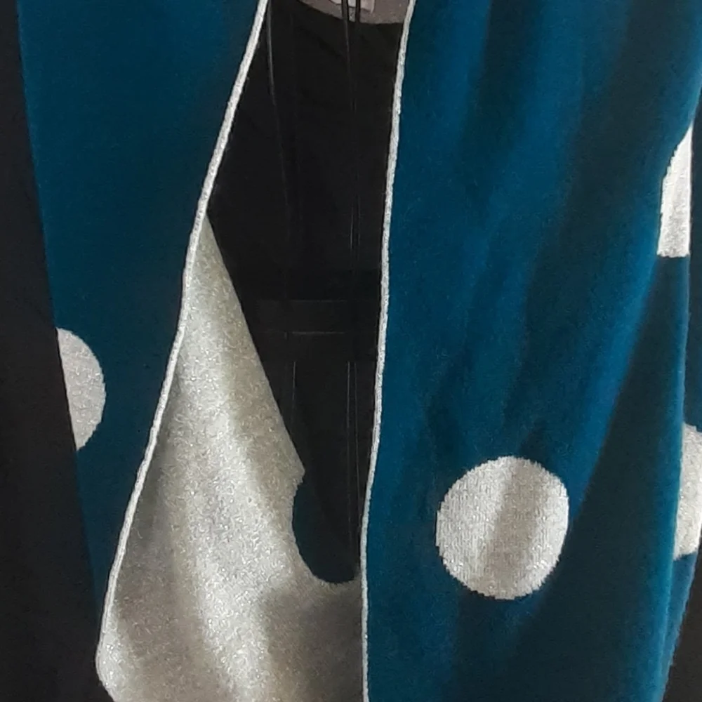 *Like New* 2-in-1 NY&Co. Reversible Infinity Scarf